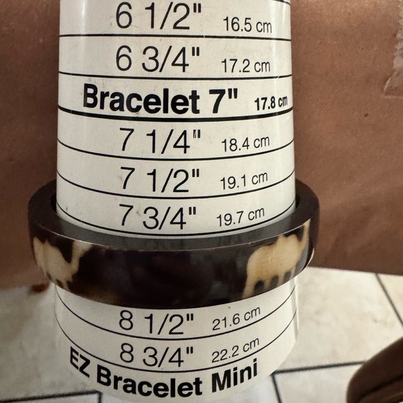 Vintage Hand-Carved Camel Bone Bangle Bracelet – African Safari Tribal Art Style - Picture 6 of 6